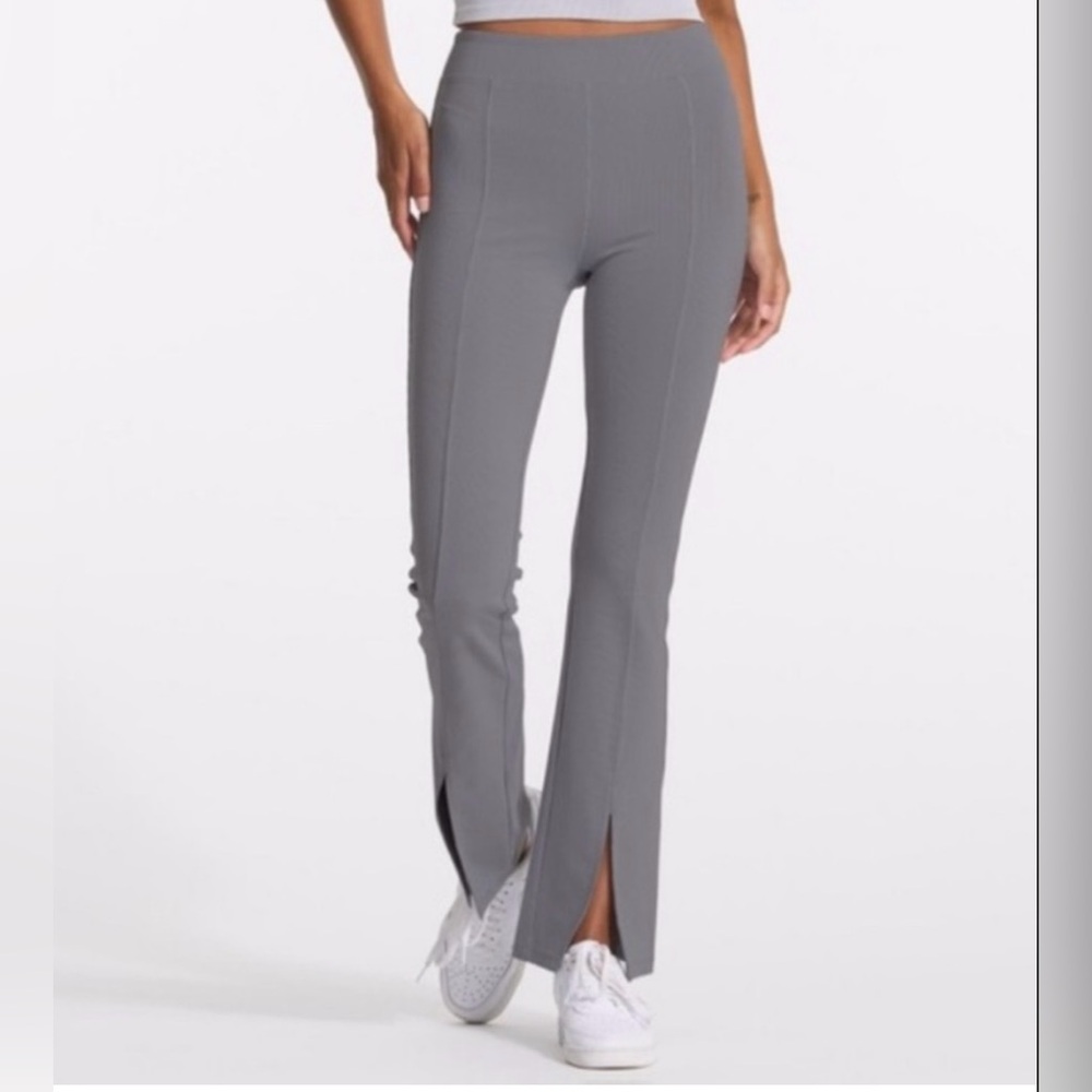 NWT Vuori Lux Rib Split Bootcut SIZE XS 1037
